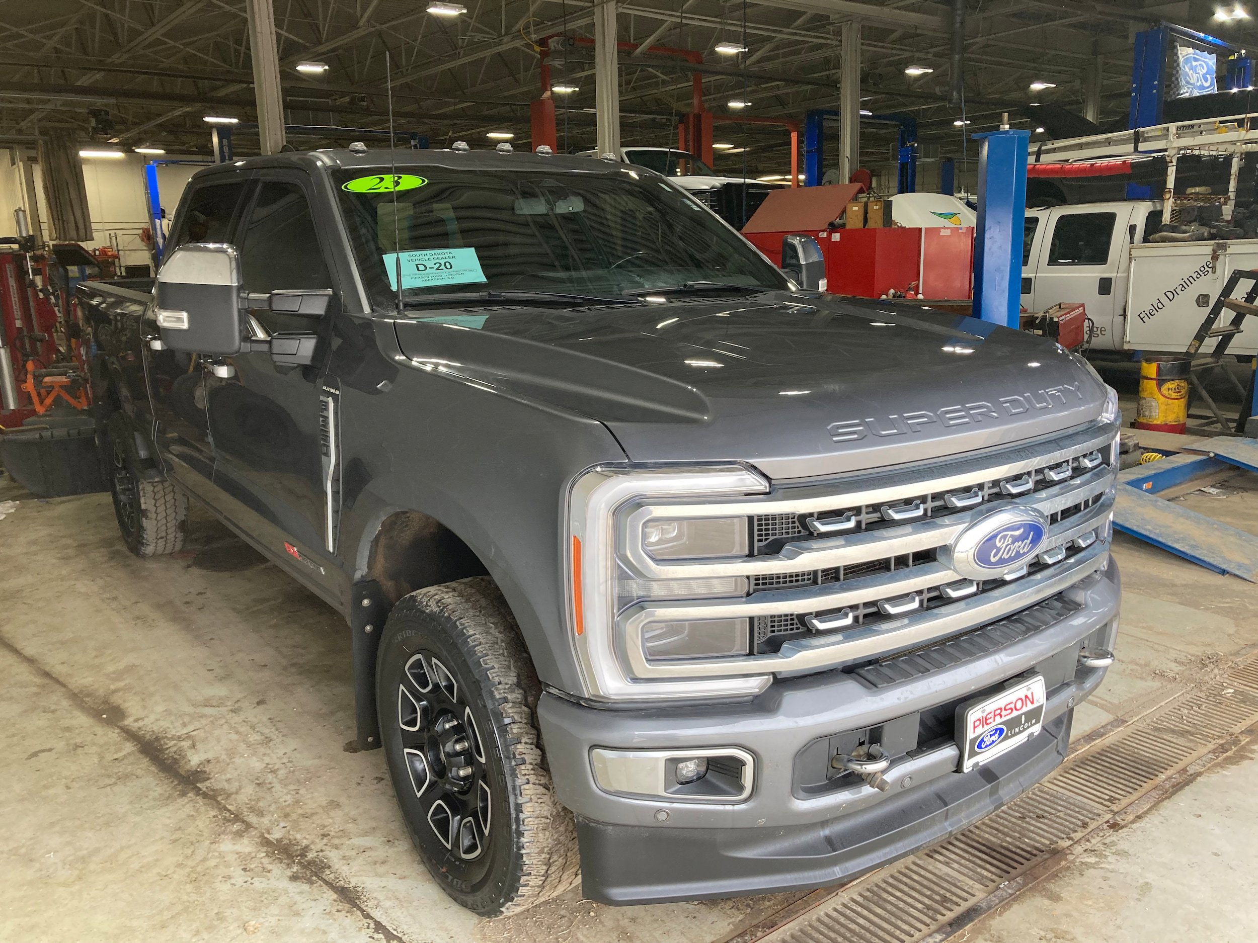 Used 2023 Ford F350 Platinum AWD/4WD image 3