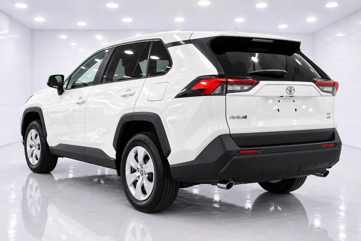 Used 2025 Toyota RAV4 LE AWD/4WD image 3