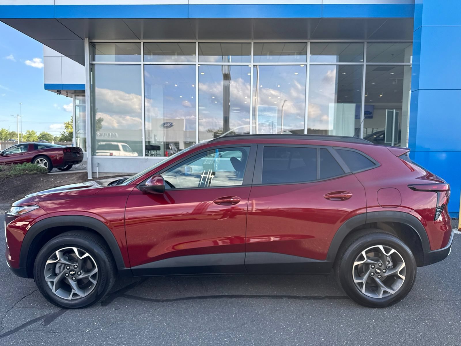Used 2024 Chevrolet Trax LT w/ Driver Confidence Package FWD image 9