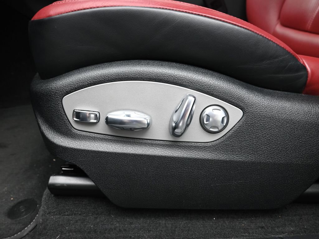 Certified 2023 Porsche Macan image 14