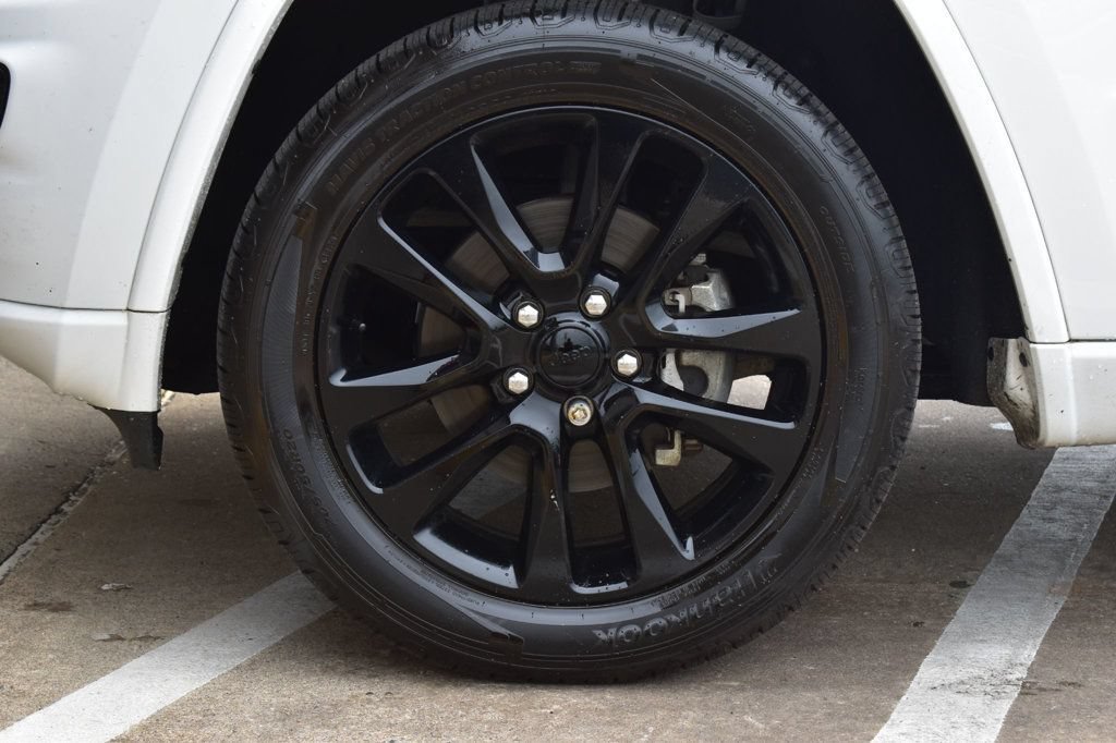 Used 2018 Jeep Grand Cherokee Altitude AWD/4WD image 11
