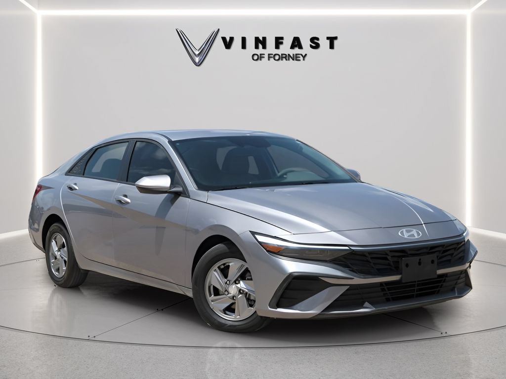Used 2025 Hyundai Elantra SE FWD image 4
