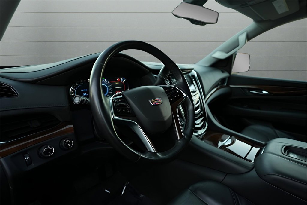 Used 2020 Cadillac Escalade ESV 4WD image 23