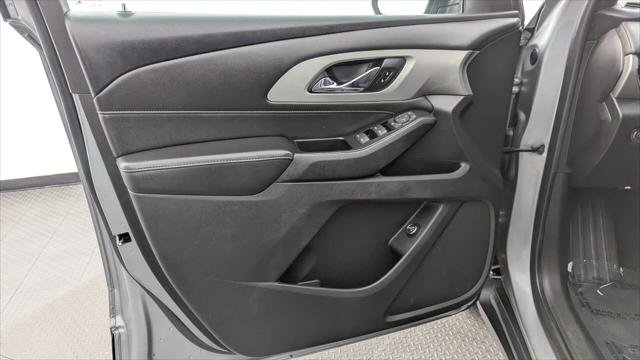 Used 2023 Chevrolet Traverse LT FWD image 13