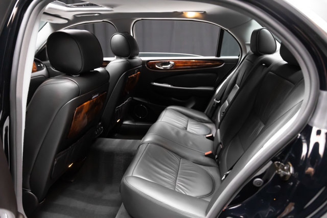 Used 2005 Jaguar XJ8 RWD image 11