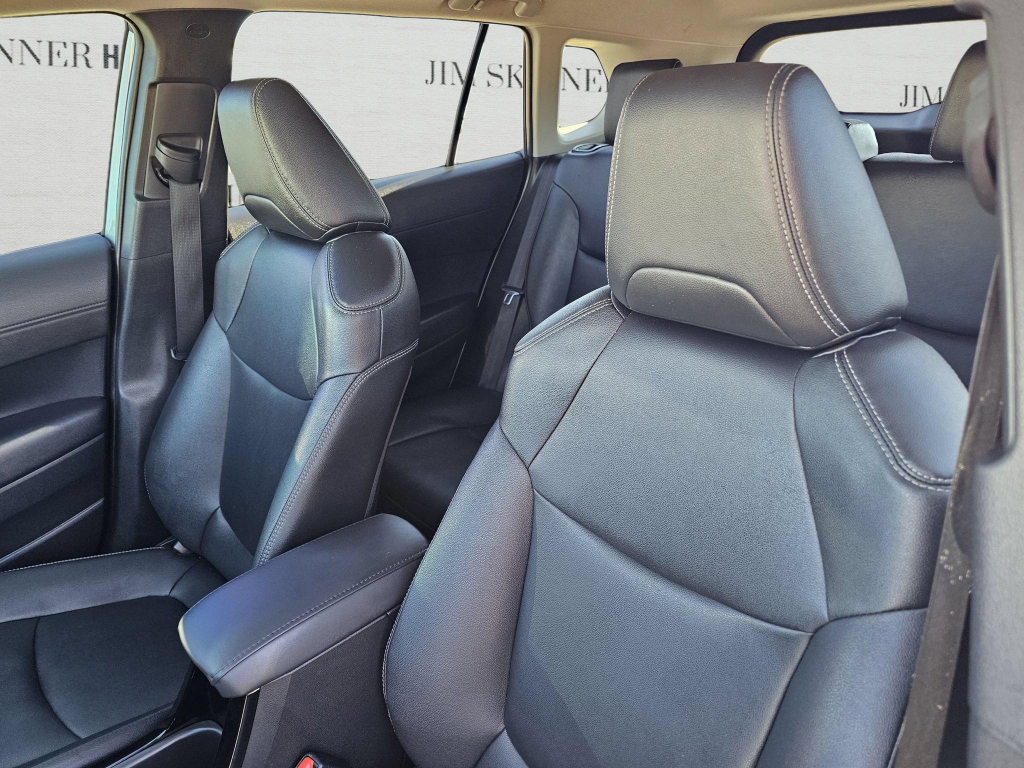 Used 2025 Toyota Corolla Cross XLE w/ Convenience Package FWD image 18