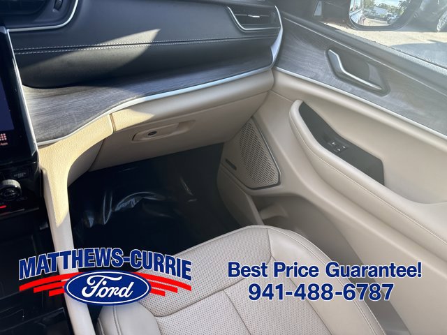 Used 2022 Jeep Grand Cherokee L Limited w/ Luxury Tech Group II RWD image 25