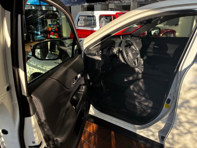 Used 2021 Toyota Venza LE w/ Carpet Mat Package (TMS) image 16