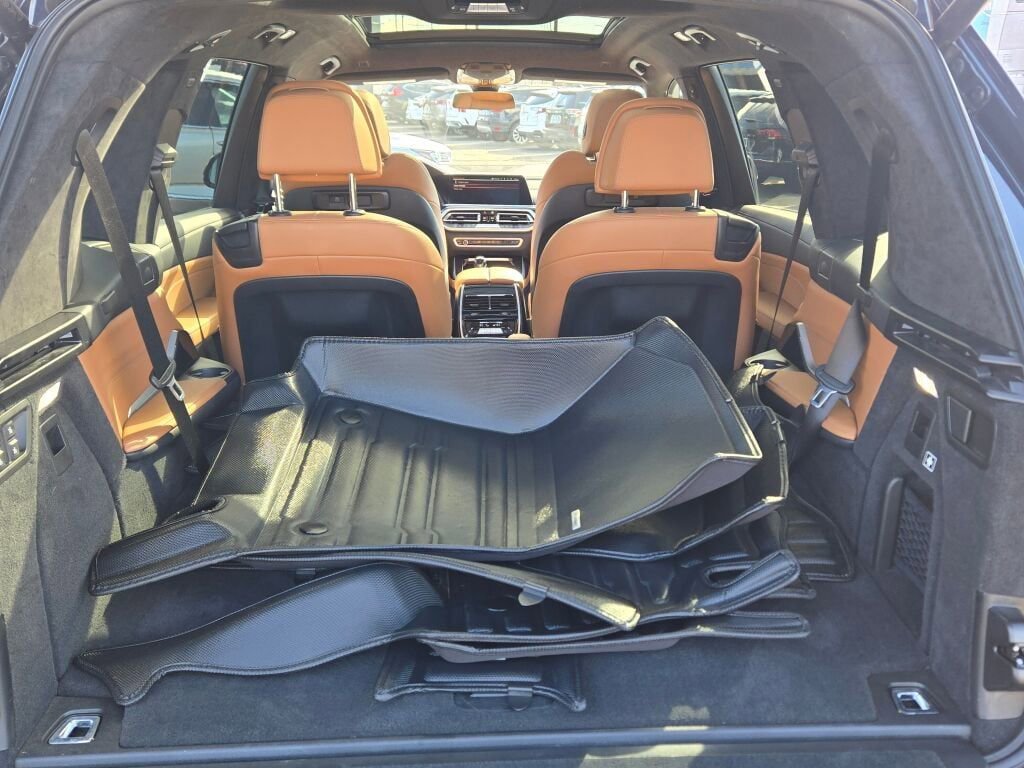 Used 2022 BMW X7 xDrive40i w/ M Sport Package image 24