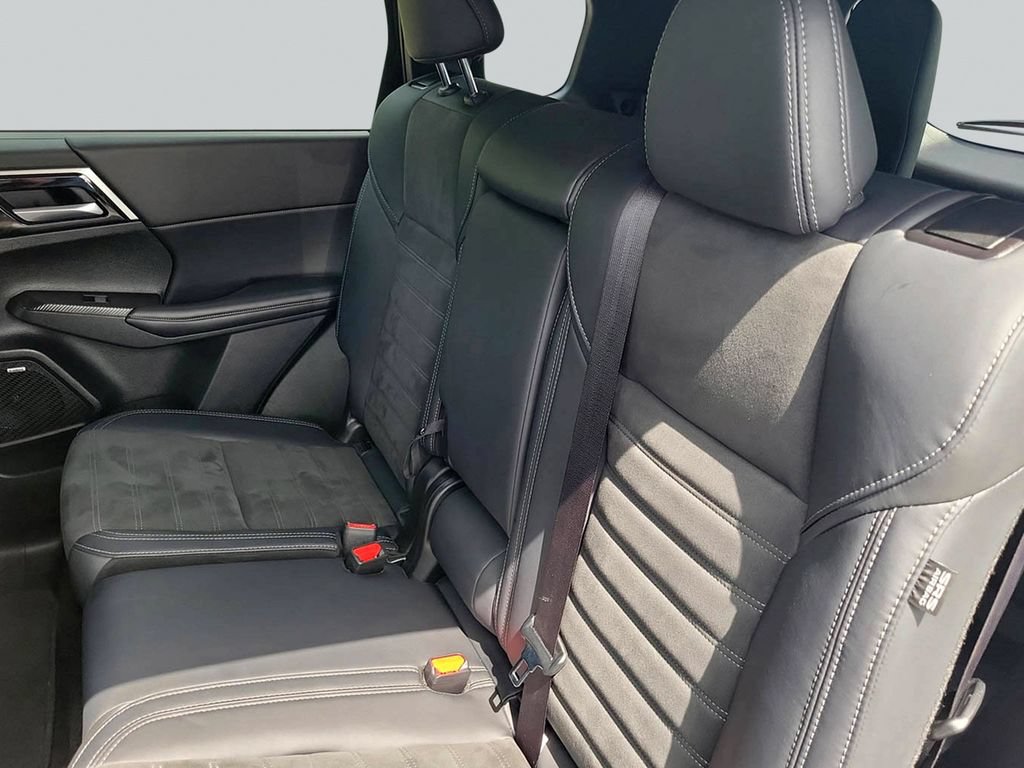 Used 2025 Mitsubishi Outlander SE AWD/4WD image 22