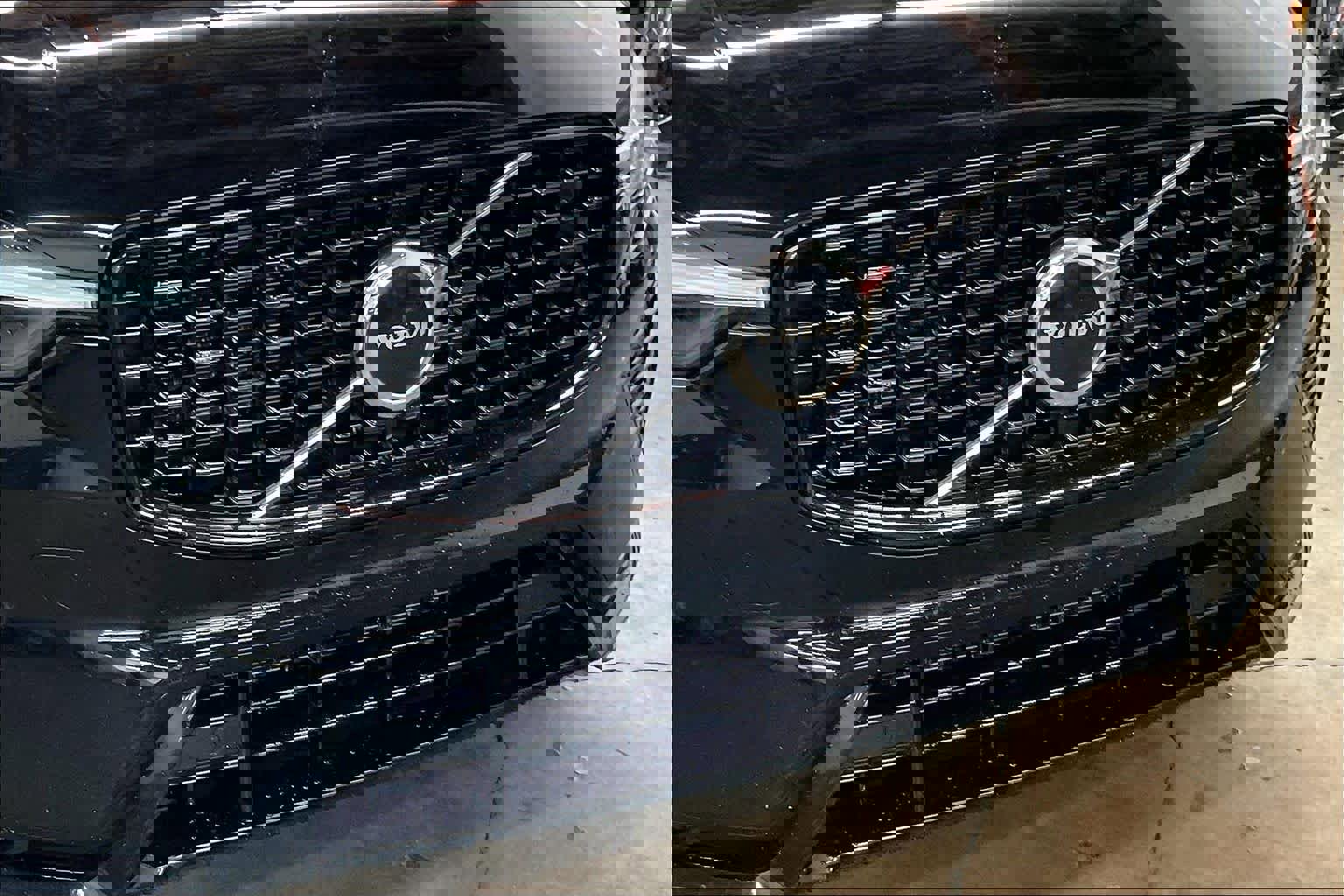 Used 2025 Volvo XC60 B5 Core w/ Protection Package Premier image 32