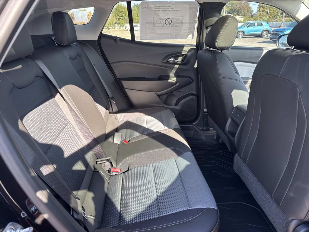 New 2026 Chevrolet Trax LT w/ Sunroof Package image 9