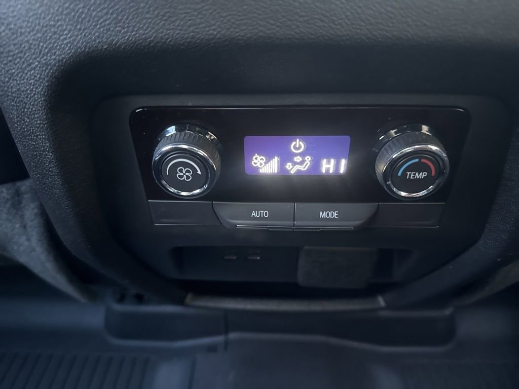 Used 2026 Chevrolet Traverse LT w/ Midnight/Sport Edition FWD image 30