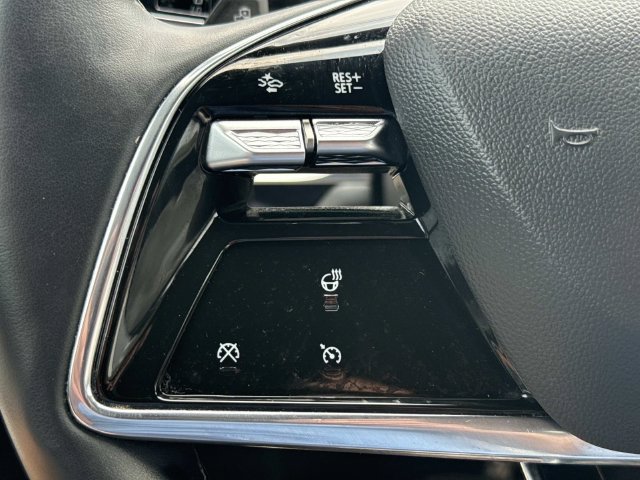 Certified 2024 Cadillac Lyriq Luxury AWD/4WD image 28