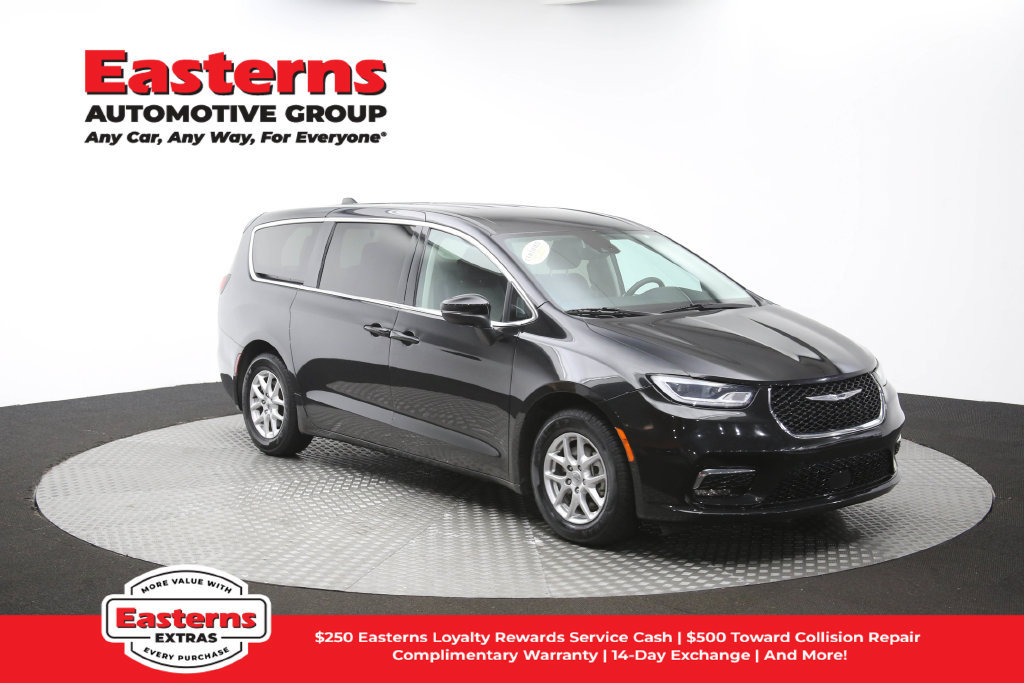 Used 2023 Chrysler Pacifica Touring-L FWD image 52