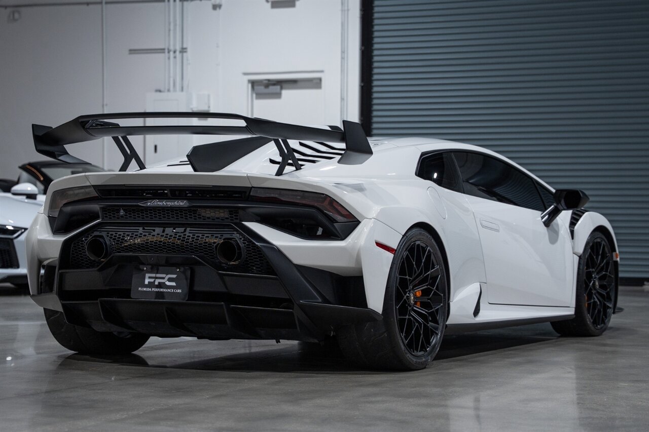 Used 2022 Lamborghini Huracan STO RWD image 15