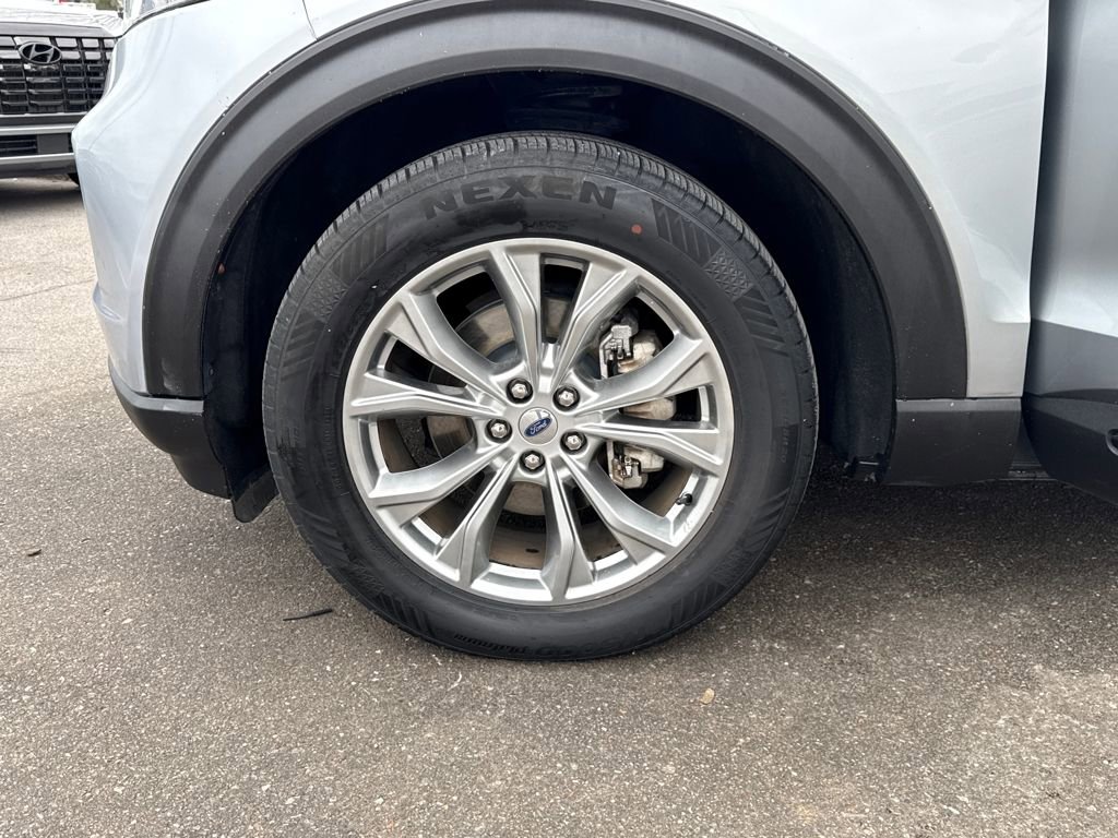 Used 2020 Ford Explorer XLT w/ Equipment Group 202A AWD/4WD image 29