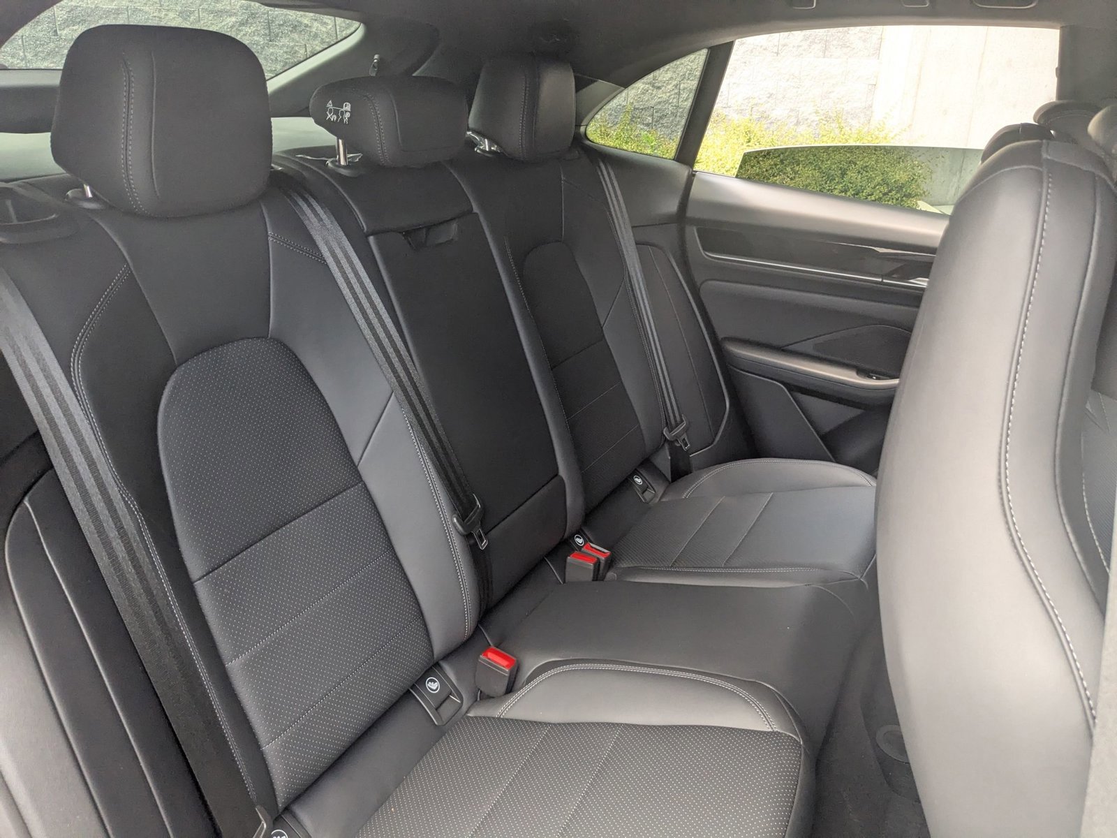 Certified 2025 Porsche Macan 4 Electric AWD/4WD image 24
