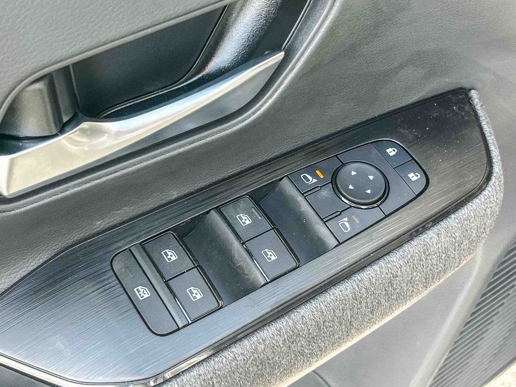 New 2026 Nissan Kicks SV w/ Charging Package FWD image 27