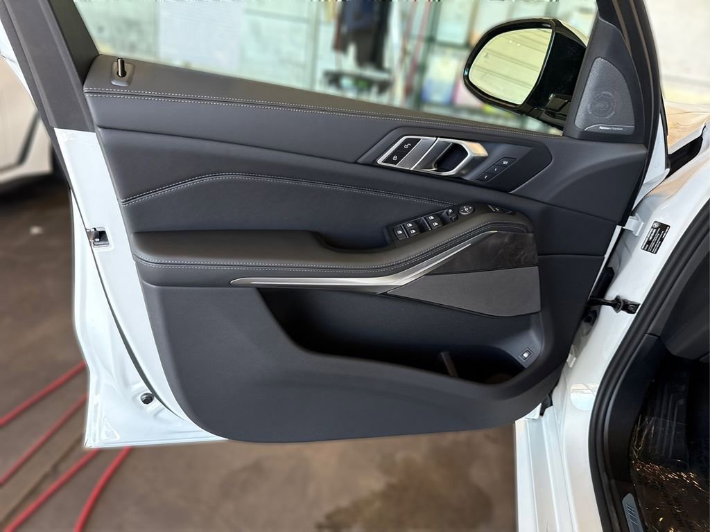 New 2026 BMW X5 xDrive50e w/ M Sport Package image 26