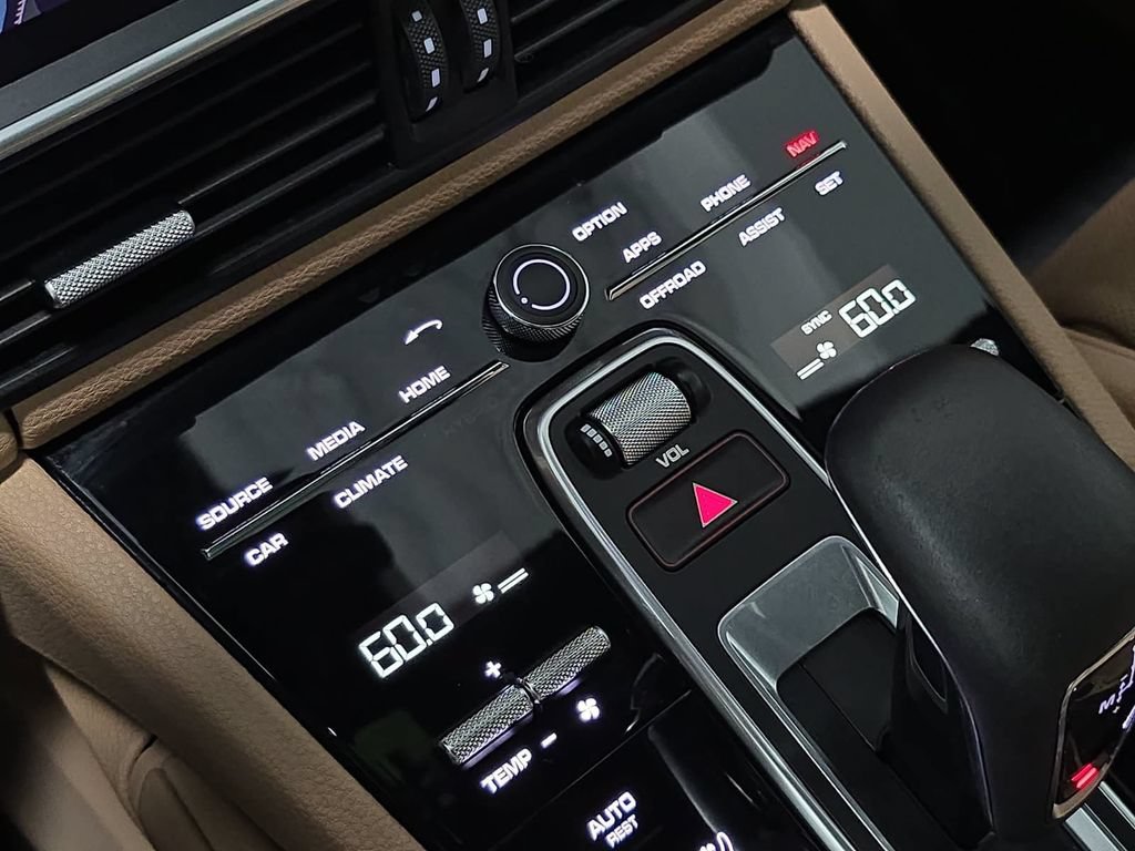 Certified 2023 Porsche Cayenne AWD/4WD image 19