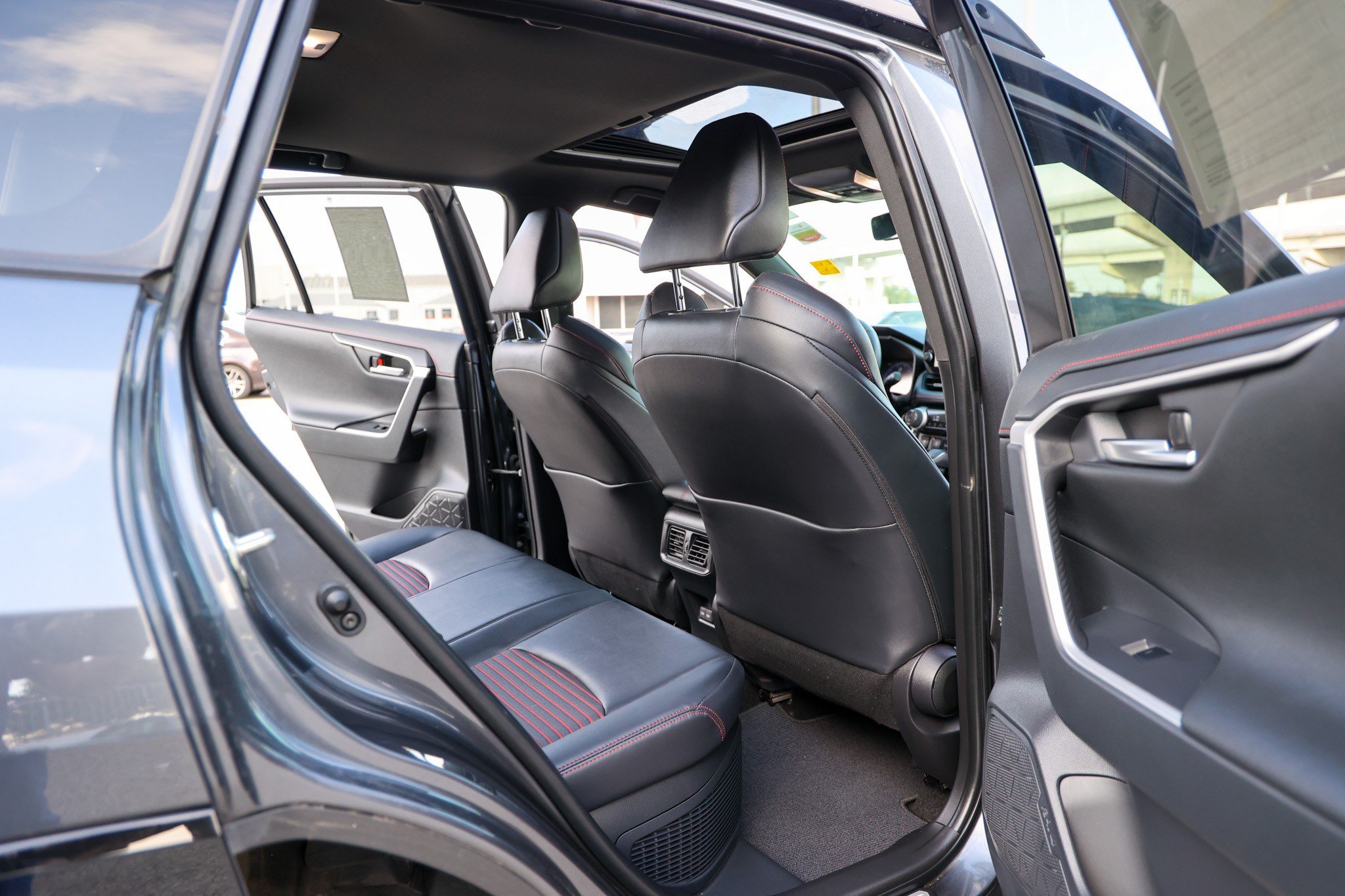 Certified 2025 Toyota RAV4 XSE AWD/4WD image 39