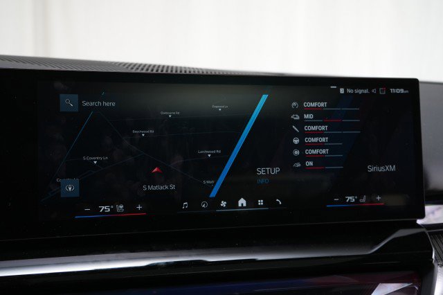 Used 2025 BMW M5 w/ Executive Package image 42