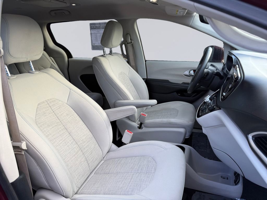 Used 2018 Chrysler Pacifica Touring Plus image 19