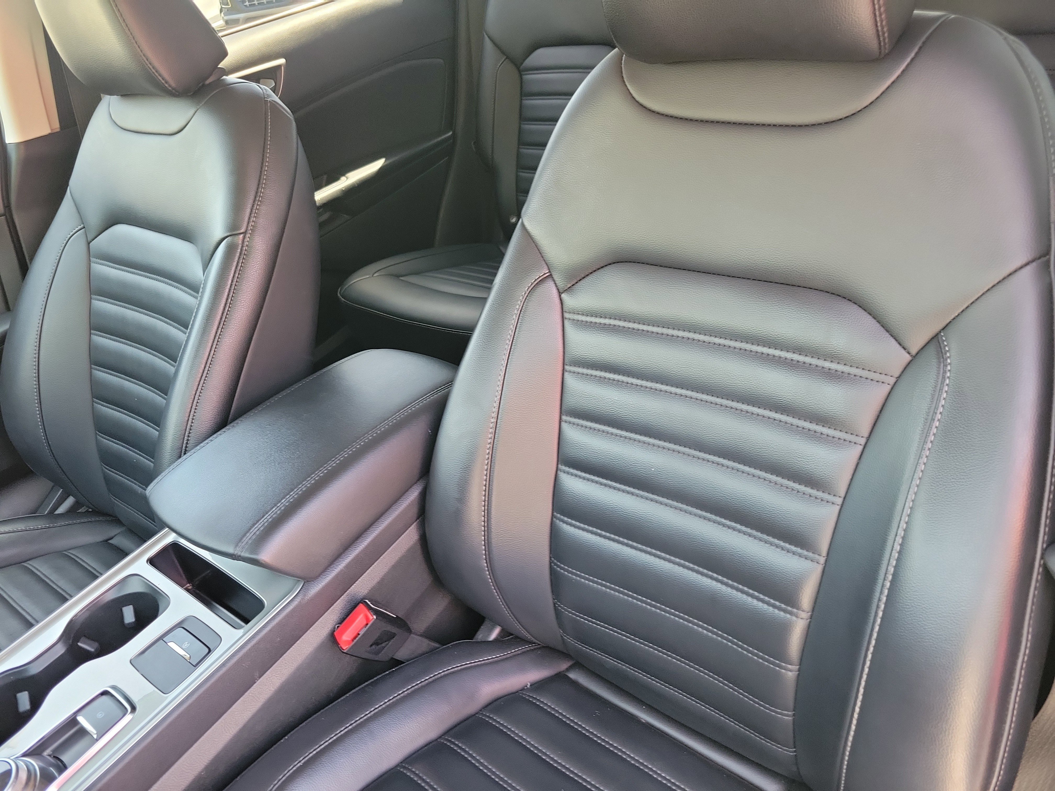 Used 2024 Ford Edge SEL AWD/4WD image 6