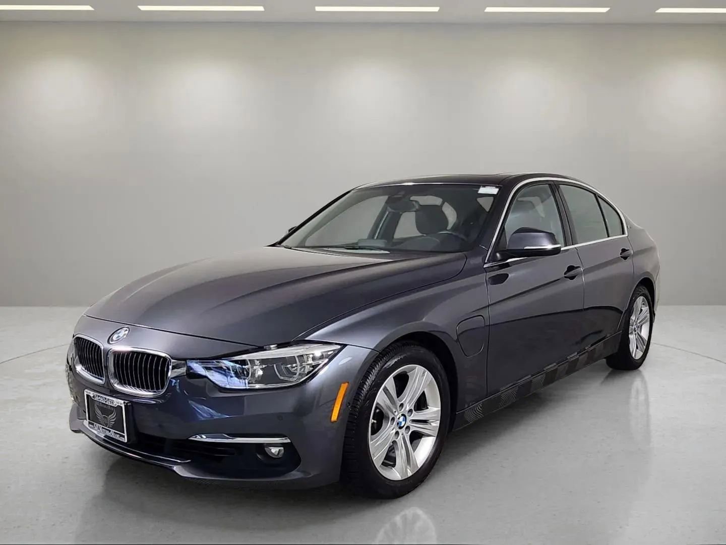 Used 2016 BMW 330e image 3