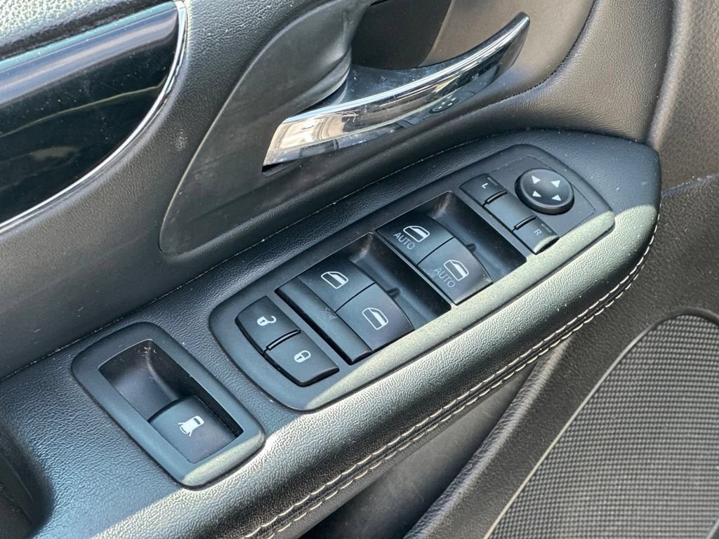 Used 2018 Dodge Grand Caravan SE FWD image 17