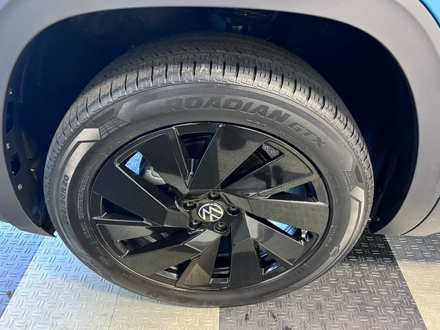 Certified 2024 Volkswagen Atlas Cross Sport SE FWD image 9