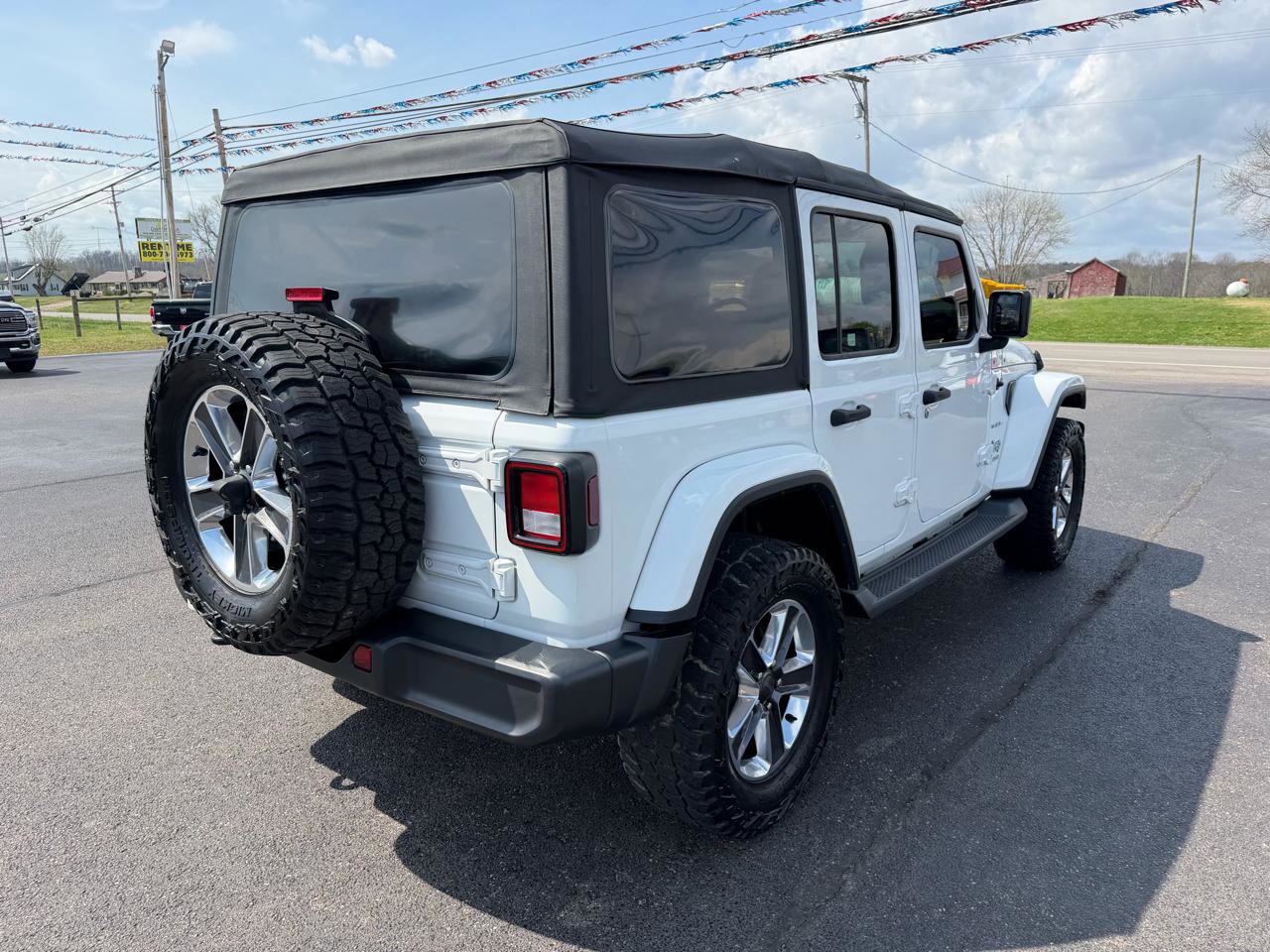 Used 2018 Jeep Wrangler Unlimited Sahara image 4