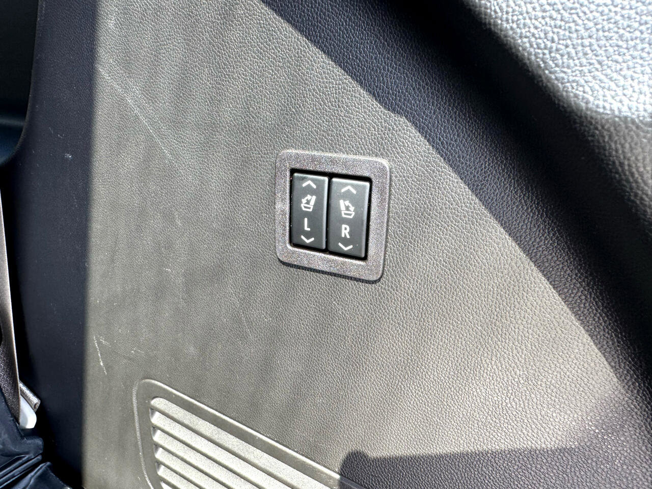 Used 2023 Buick Enclave Avenir w/ Avenir Technology Package image 20