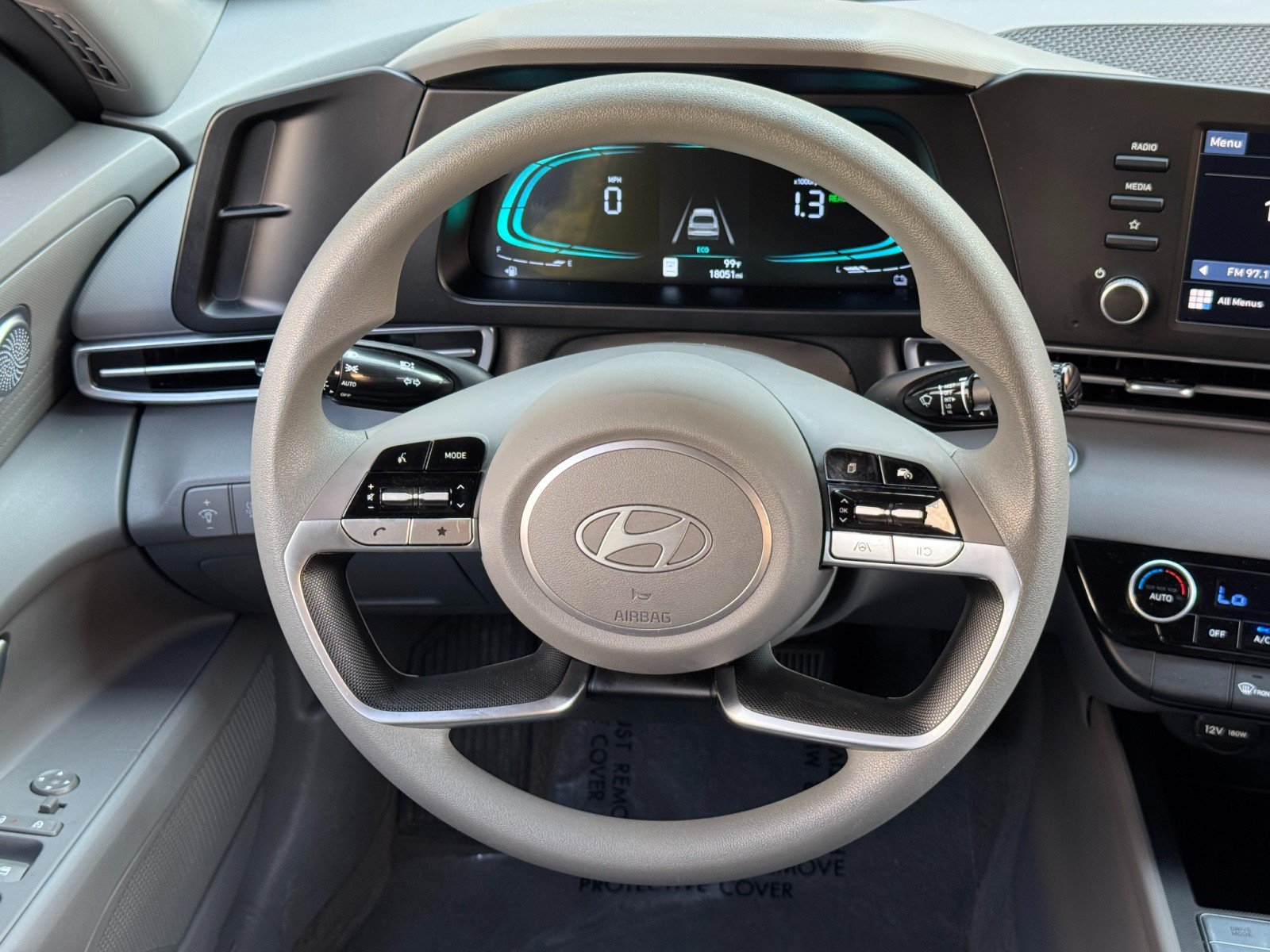 Used 2025 Hyundai Elantra Hybrid FWD image 18
