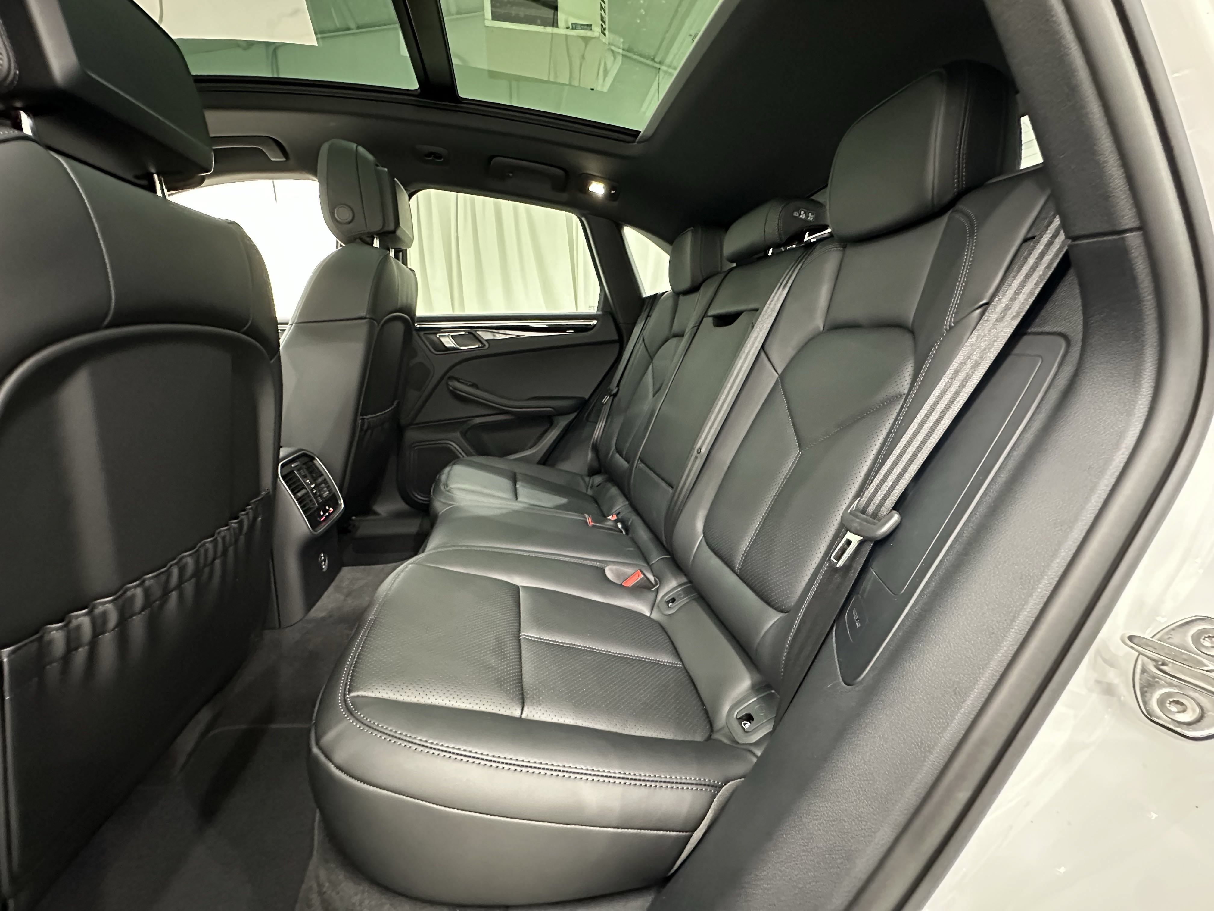 Certified 2025 Porsche Macan image 21