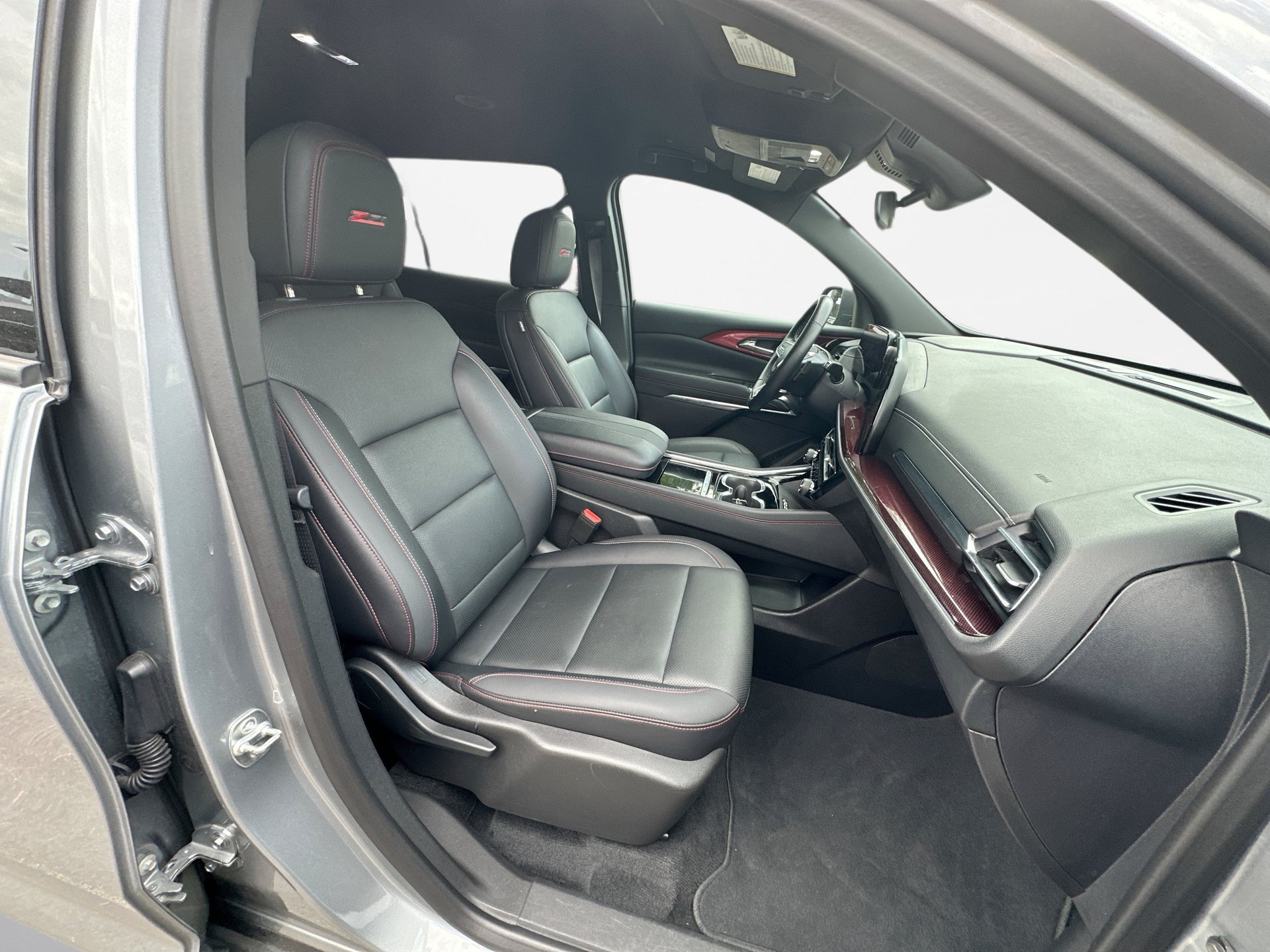 Used 2025 Chevrolet Traverse Z71 AWD/4WD image 17