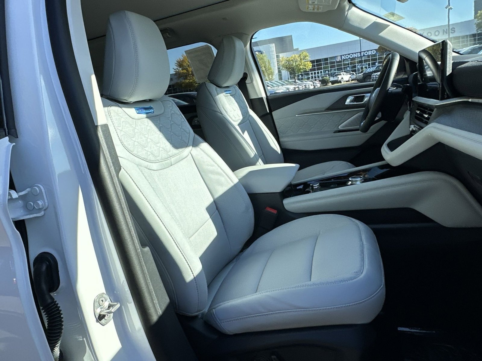 New 2026 Ford Explorer Platinum w/ LUX Leather Package image 38