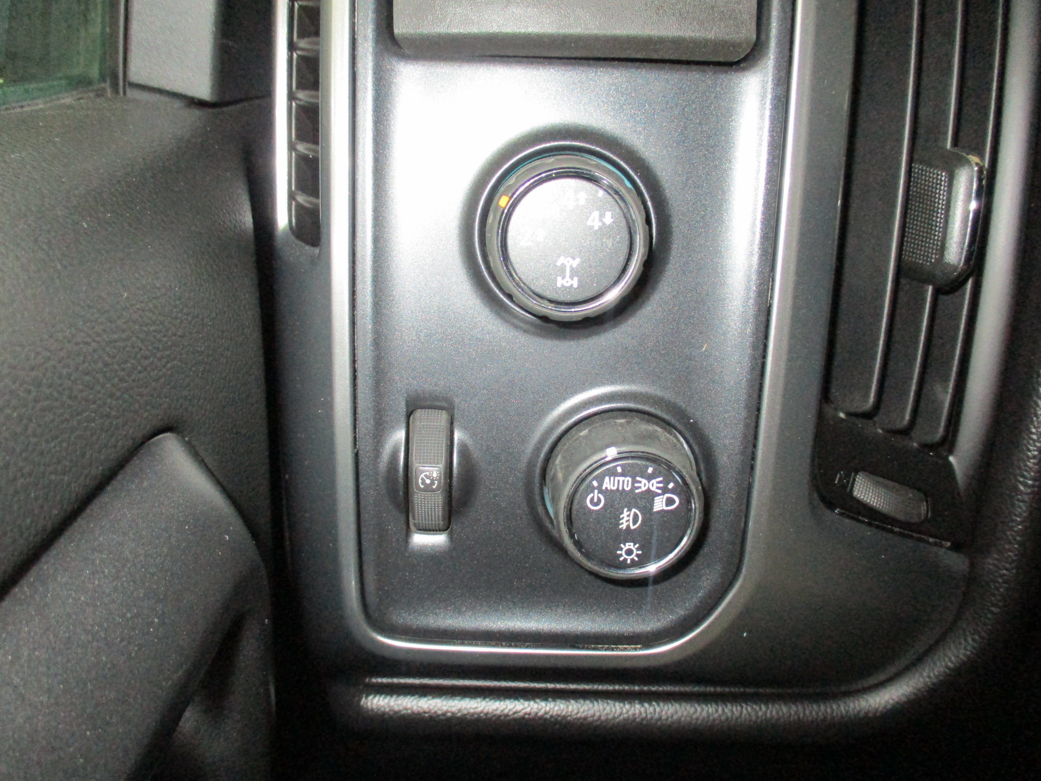 Used 2015 Chevrolet Silverado 1500 LT w/ All Star Edition AWD/4WD image 24