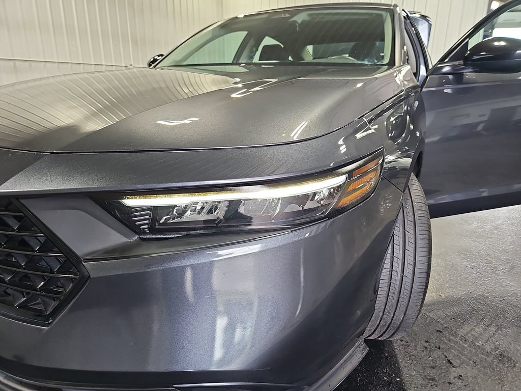 Used 2025 Honda Accord SE image 31