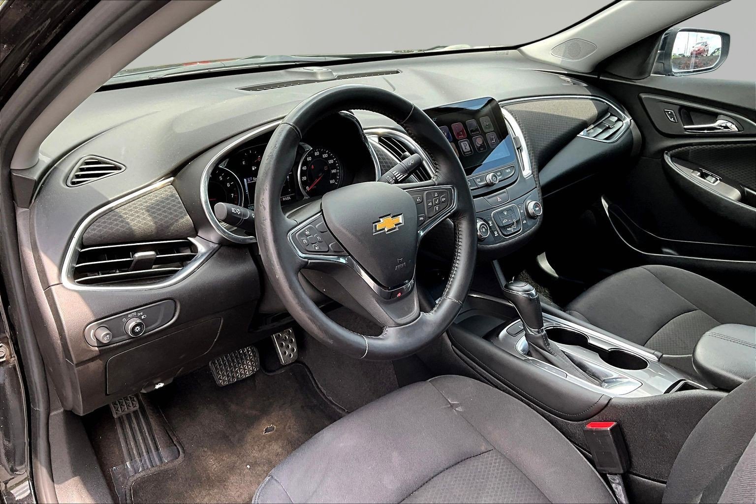 Used 2016 Chevrolet Malibu LT image 17