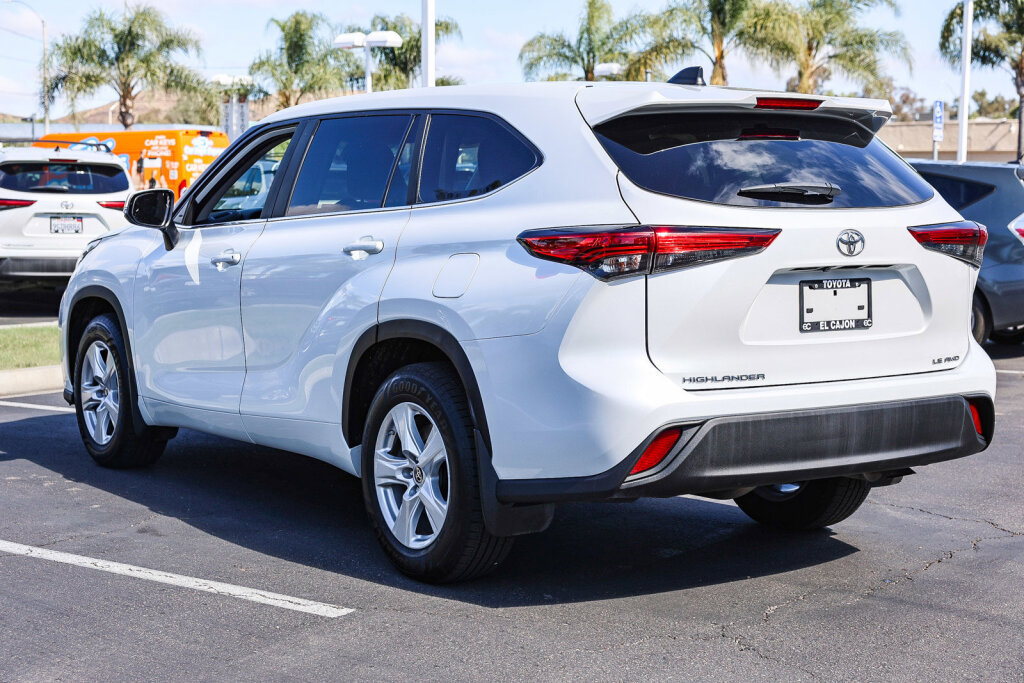 Used 2023 Toyota Highlander LE AWD/4WD image 21