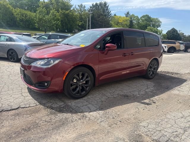 Used 2019 Chrysler Pacifica Touring Plus w/ S Appearance Package FWD image 1
