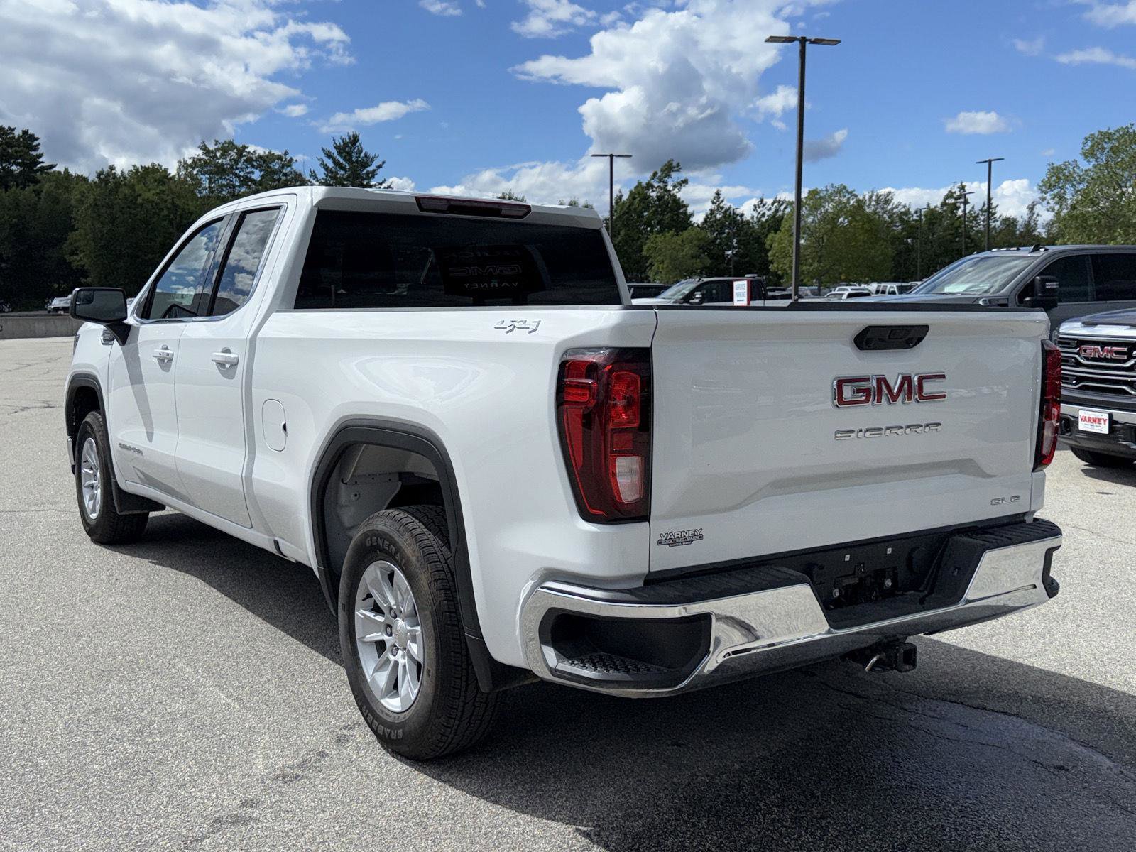 New 2025 GMC Sierra 1500 SLE image 10