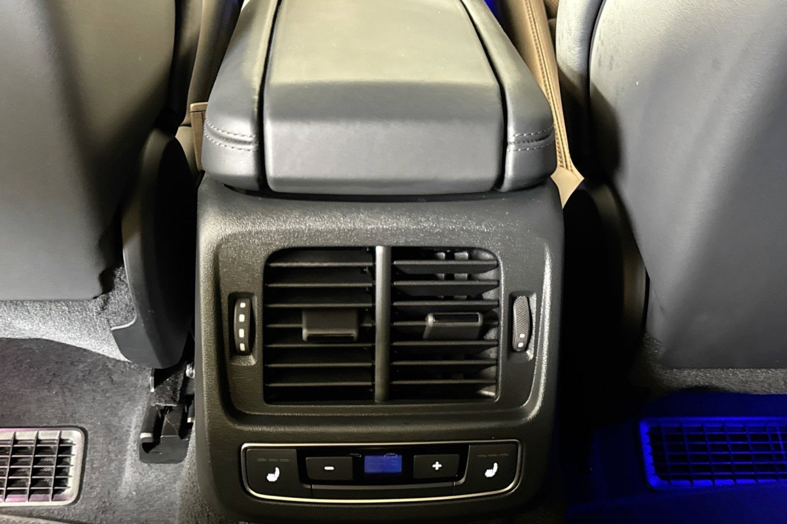 Used 2024 Audi RS e-tron GT w/ Carbon Performance Package image 23