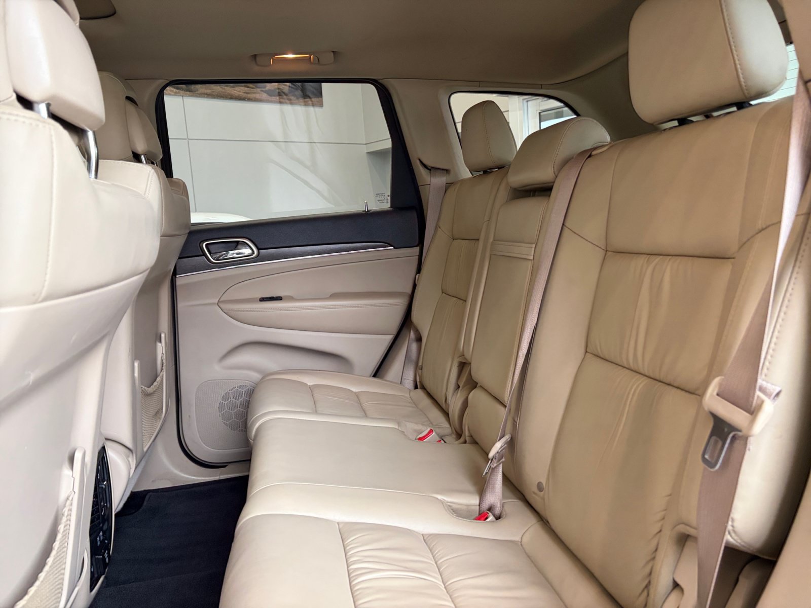 Used 2015 Jeep Grand Cherokee Limited AWD/4WD image 30