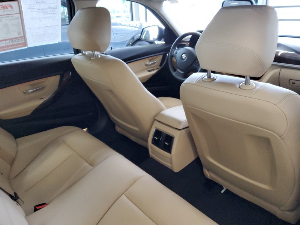 Used 2017 BMW 320i xDrive Sedan AWD/4WD image 17
