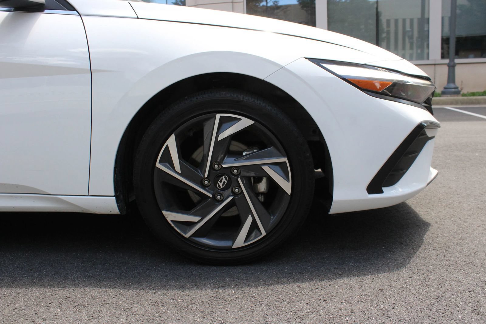 Used 2025 Hyundai Elantra SEL FWD image 4