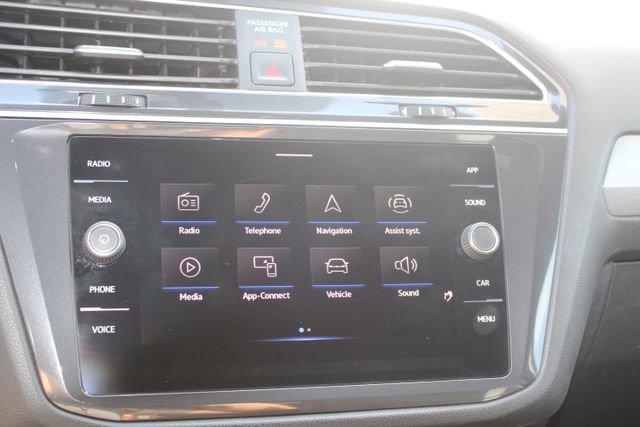 Used 2021 Volkswagen Tiguan SE R-Line FWD image 23