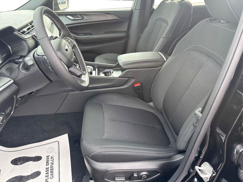 New 2026 Jeep Grand Cherokee L 4WD image 9